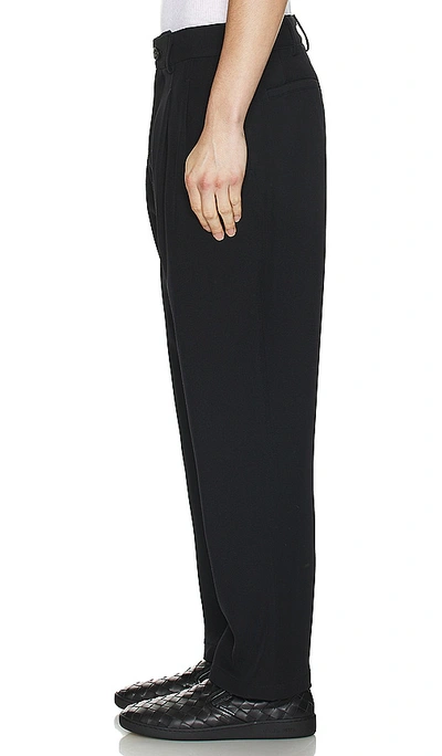 Shop Wao Double Pleated Trousers In 黑色