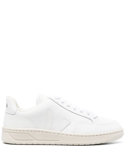 Shop Veja Sneakers In Pelle In White