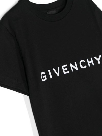 Shop Givenchy T-shirt Con Logo Stampato In Black