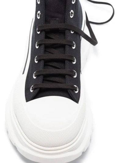 Shop Alexander Mcqueen Tread Slick Sneakers In Nero E Bianco
