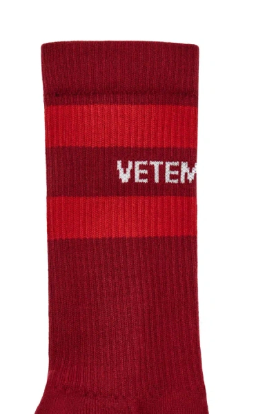 Shop Vetements Logoed Socks Men In Red