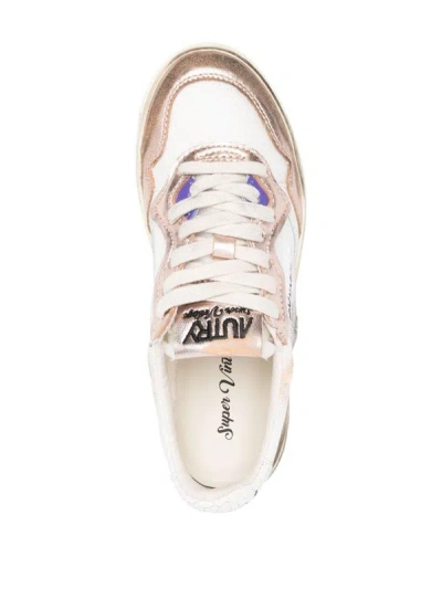 Shop Autry Medallist Low-top Sneakers In Wht/pink