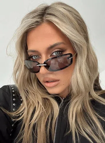Shop Princess Polly Let Down Sunglasses In Black