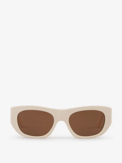 Shop Alexander Mcqueen Rectangular Sunglasses In Crema