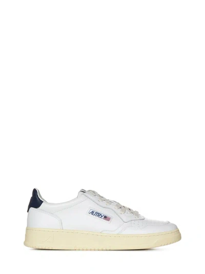 Shop Autry Sneakers Medalist Low  In Bianco