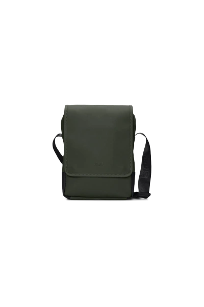 Shop Rains Trail Reporter Bag In Green