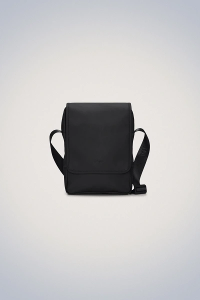 Shop Rains Trail Reporter Bag In Black