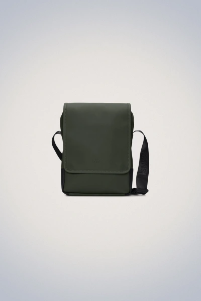 Shop Rains Trail Reporter Bag In Green