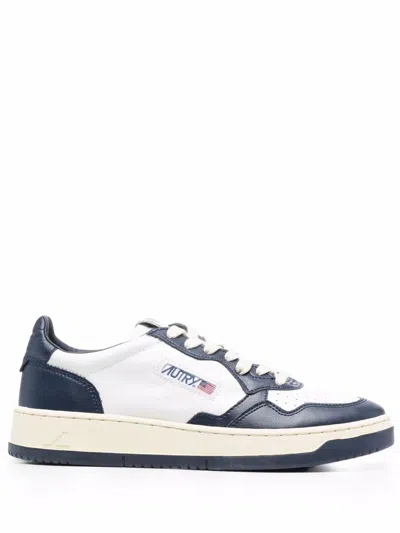 Shop Autry Medalist Low Man - Leat/leat Shoes In Wb04 Wht/blue