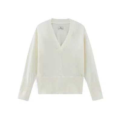 Shop Woolrich Cotton Cashmere V-neck In Plaster White