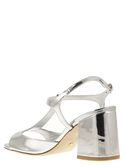 Stuart Weitzman Minimalist Flareblock 85 Mirrored Leather T-sandal