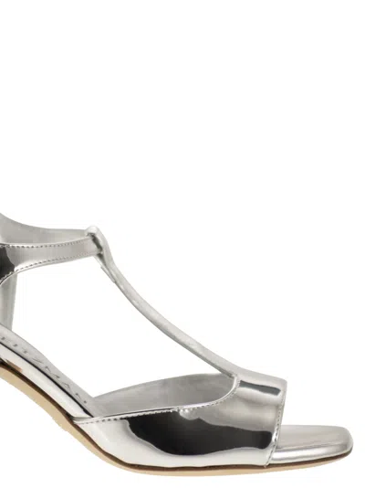 Stuart Weitzman Minimalist Flareblock 85 Mirrored Leather T-sandal