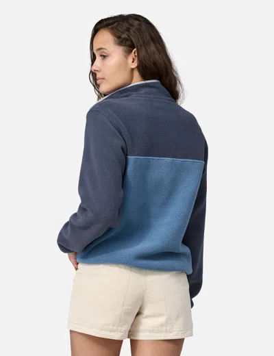 Shop Patagonia Women's Lw Synch Snap-t Fleece Pullover In Blue