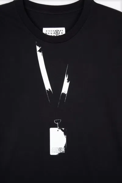 Shop Mm6 Maison Margiela T-shirt Black T-shirt With Staff-badge Graphic Print In Nero