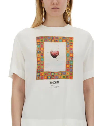 Shop Moschino T-shirt Heart In Bianco