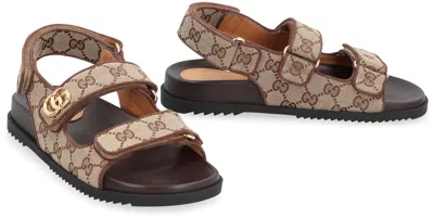 Shop Gucci Flat Sandals In Beige