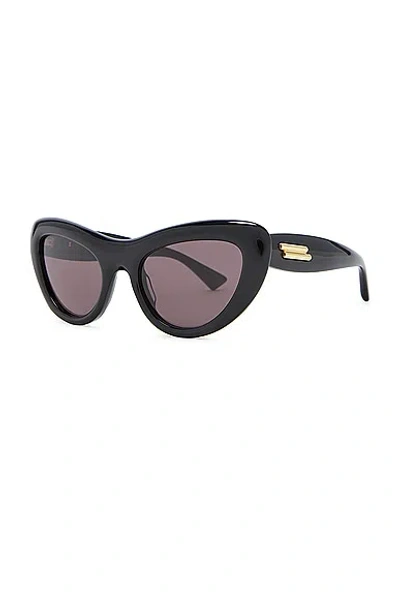 Shop Bottega Veneta Curvy Cat Eye Sunglasses In Black