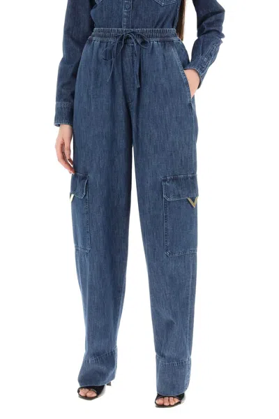 Shop Valentino Garavani Denim Chambray Cargo Jeans In 蓝色的