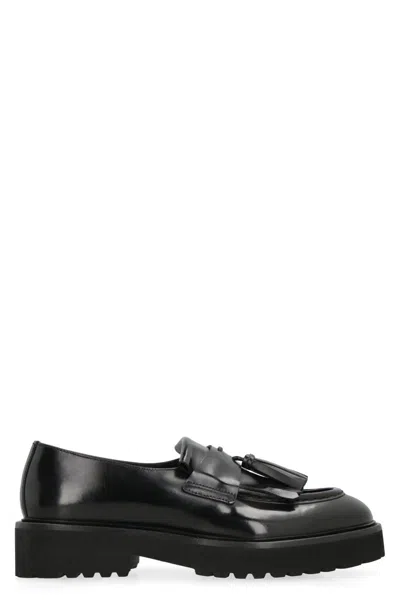 Doucal's Leather Tassel-penny Loafers In Black