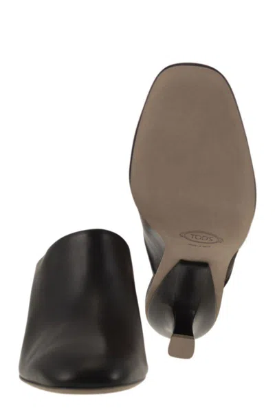 Tod's Women Leather Sabot In Black
