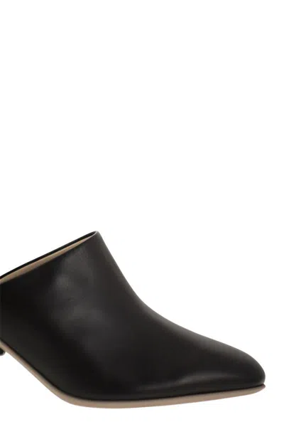 Tod's Women Leather Sabot In Black