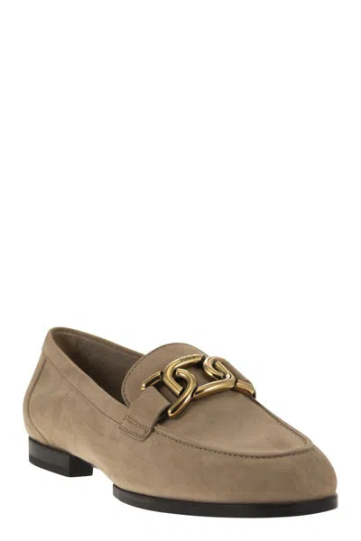 Shop Tod's Moccasin In Nubuck With Metal Chain In Beige