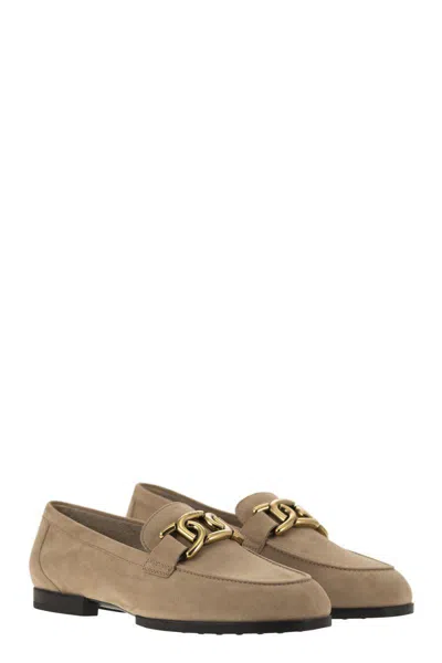 Shop Tod's Moccasin In Nubuck With Metal Chain In Beige