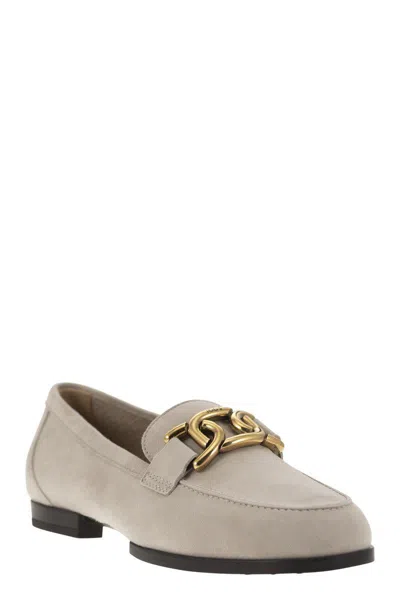 Tod's Suede Moccasins With Vintage Gold Chain Accessory In Grey