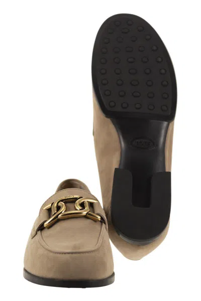 Shop Tod's Moccasin In Nubuck With Metal Chain In Beige