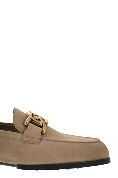 Shop Tod's Moccasin In Nubuck With Metal Chain In Beige