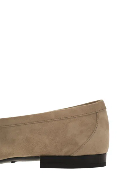 Shop Tod's Moccasin In Nubuck With Metal Chain In Beige