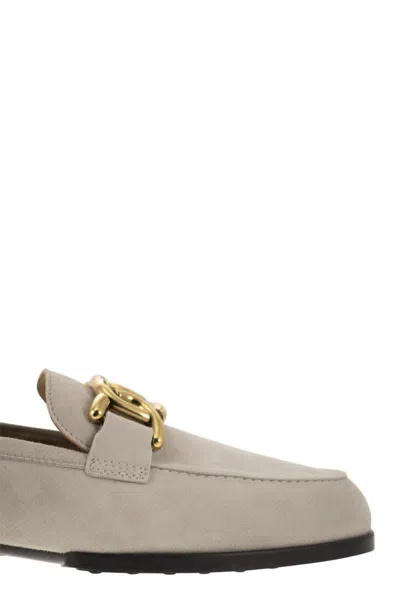 Tod's Suede Moccasins With Vintage Gold Chain Accessory In Grey