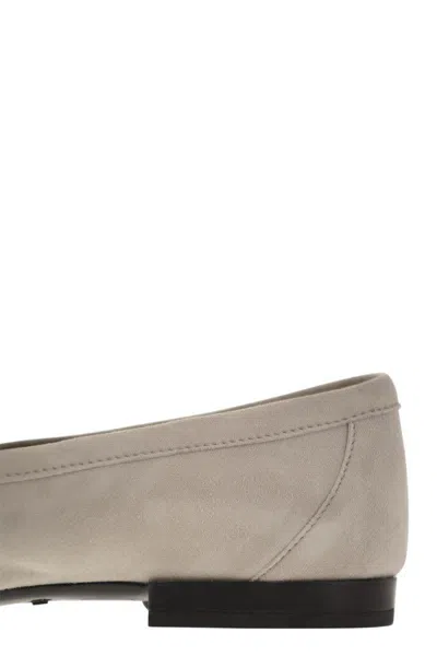 Tod's Suede Moccasins With Vintage Gold Chain Accessory In Grey