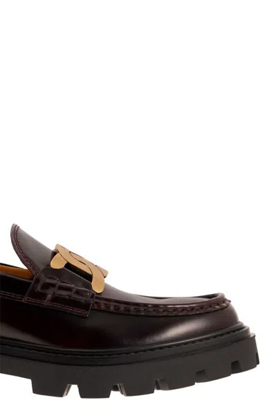 Shop Tod's Moccasin With Chain In Burgundy