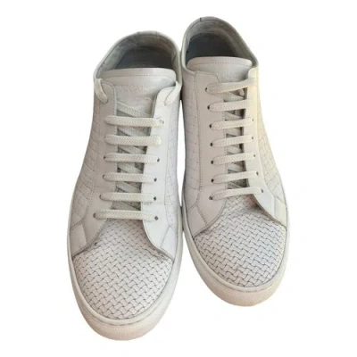 Pre-owned Doucal's Leather Low Trainers In White