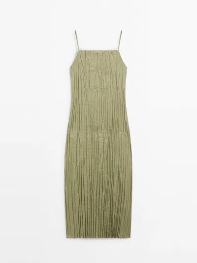 Shop Massimo Dutti Trägerkleid Plissiert Leinenmischgewebe In Apple Green