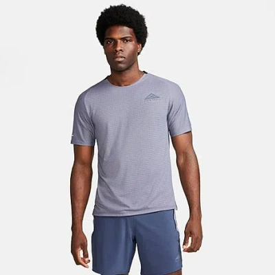 Shop Nike Men's Trail Solar Chase Dri-fit Short-sleeve Running Top In Light Carbon/black