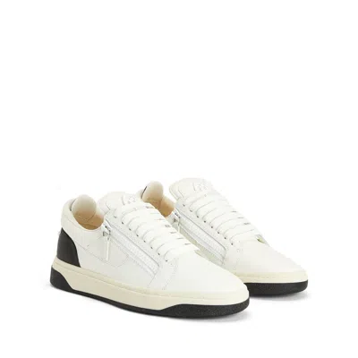 Shop Giuseppe Zanotti Low Top Sneakers In 白色的