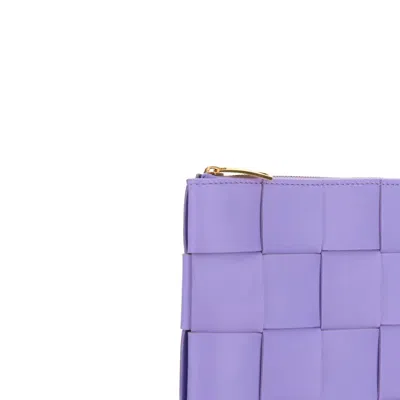 Shop Bottega Veneta Cassette Leather Clutch In 紫色的