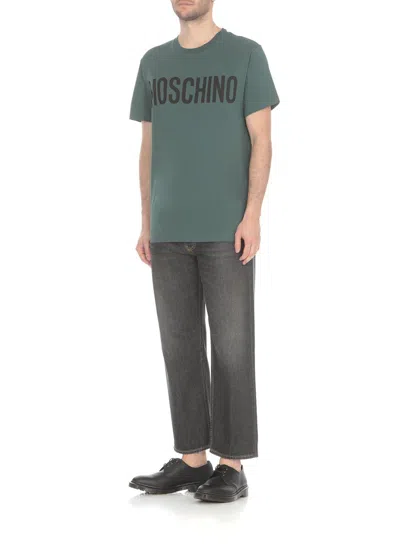 Shop Moschino Logo Printed Crewneck T-shirt In Verde