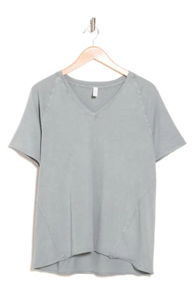 Shop Z By Zella Vintage Wash Relaxed V-neck Tee In Grey Thunder