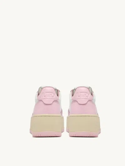 Shop Autry International Srl Platform Low Sneakers In White Leather And Bride Blushing In Pink & Purple