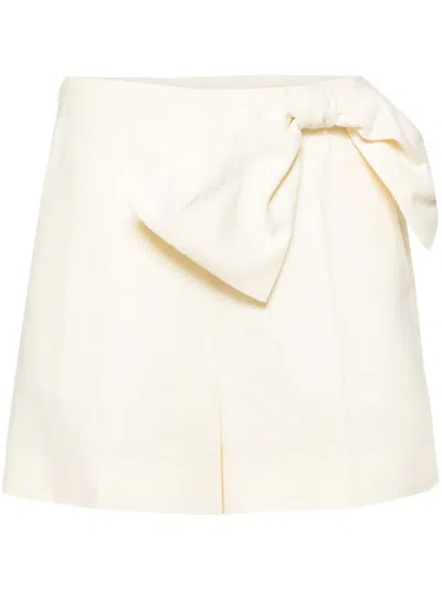 Shop Chloé Bow Detail Linen Shorts Coconut Milk