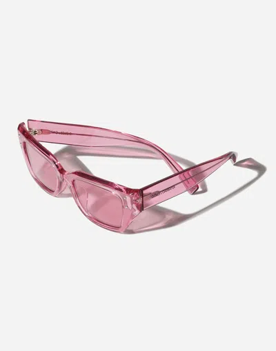 Shop Dolce & Gabbana نظارة شمسية Dg Sharped In Transparent Pink