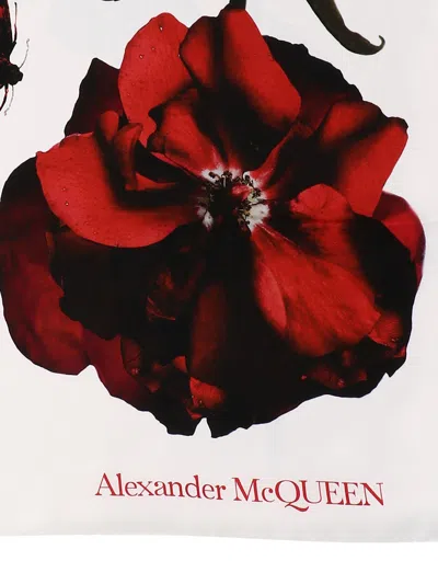 Shop Alexander Mcqueen Alexander Mc Queen "shadow Rose" Silk Scarf In 白色的