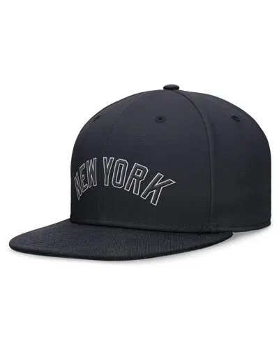 Shop Nike Men's  Navy New York Yankees Evergreen Performance Fitted Hat