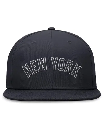 Shop Nike Men's  Navy New York Yankees Evergreen Performance Fitted Hat