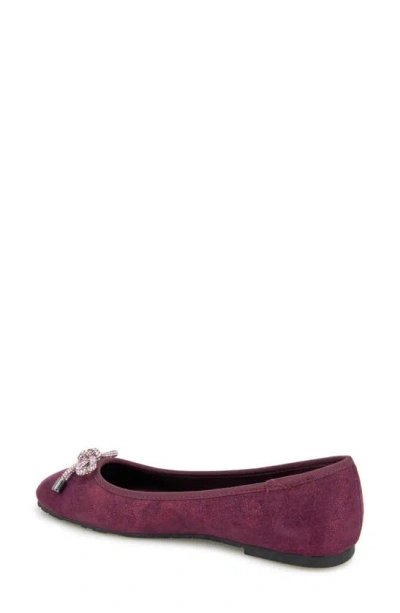Reaction Kenneth Cole Elstree Bow Flat In Burgundy Microsuede