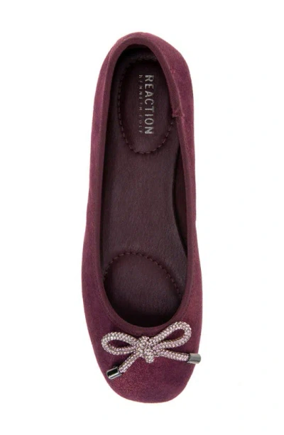 Reaction Kenneth Cole Elstree Bow Flat In Burgundy Microsuede