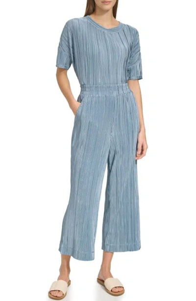 Andrew Marc Sport Crop Pull-on Plissé Pants In Faded Denim